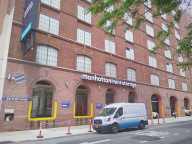 Kroenke's Manhattan Mini Storage Lands $2.1B Refinancing For 54,000 Units