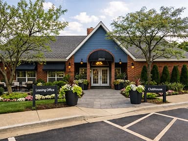 Marquette Cos. Acquires 236-Unit Apartment Community in Lake Bluff, Illinois