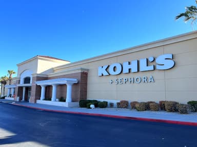 Lucescu Realty Negotiates $38.6M Sale of Peccole Plaza Shopping Center in Las Vegas