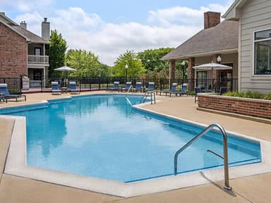 Standard, Belay Acquire 256-Unit Apartment Property in Lombard, Illinois