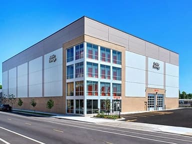 Marcus & Millichap Brokers Sale of 916-Unit Self-Storage Property in Chicago