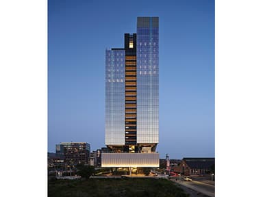 JLL Secures $213M Refinancing for Chicago Office Tower