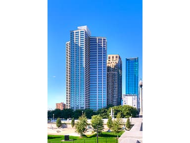 Laramar Group Acquires 656-Unit Apartment Tower in Chicago