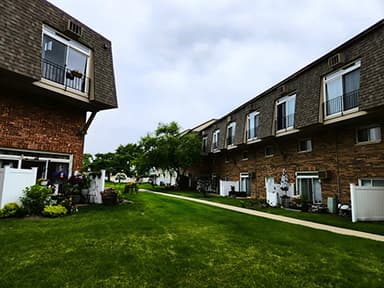 Eastham Capital, Bender Cos. Acquire 220-Unit Fox Run Apartments in Suburban Chicago