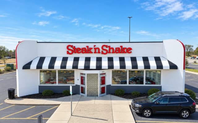 The Boulder Group Arranges Sale of Net Leased Steak ’n Shake in Aurora