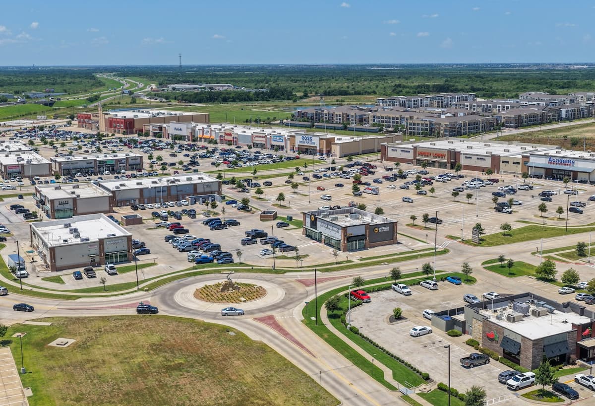 Younger Partners Buys 261K SF Terrell Power Center: The DFW Deal Sheet